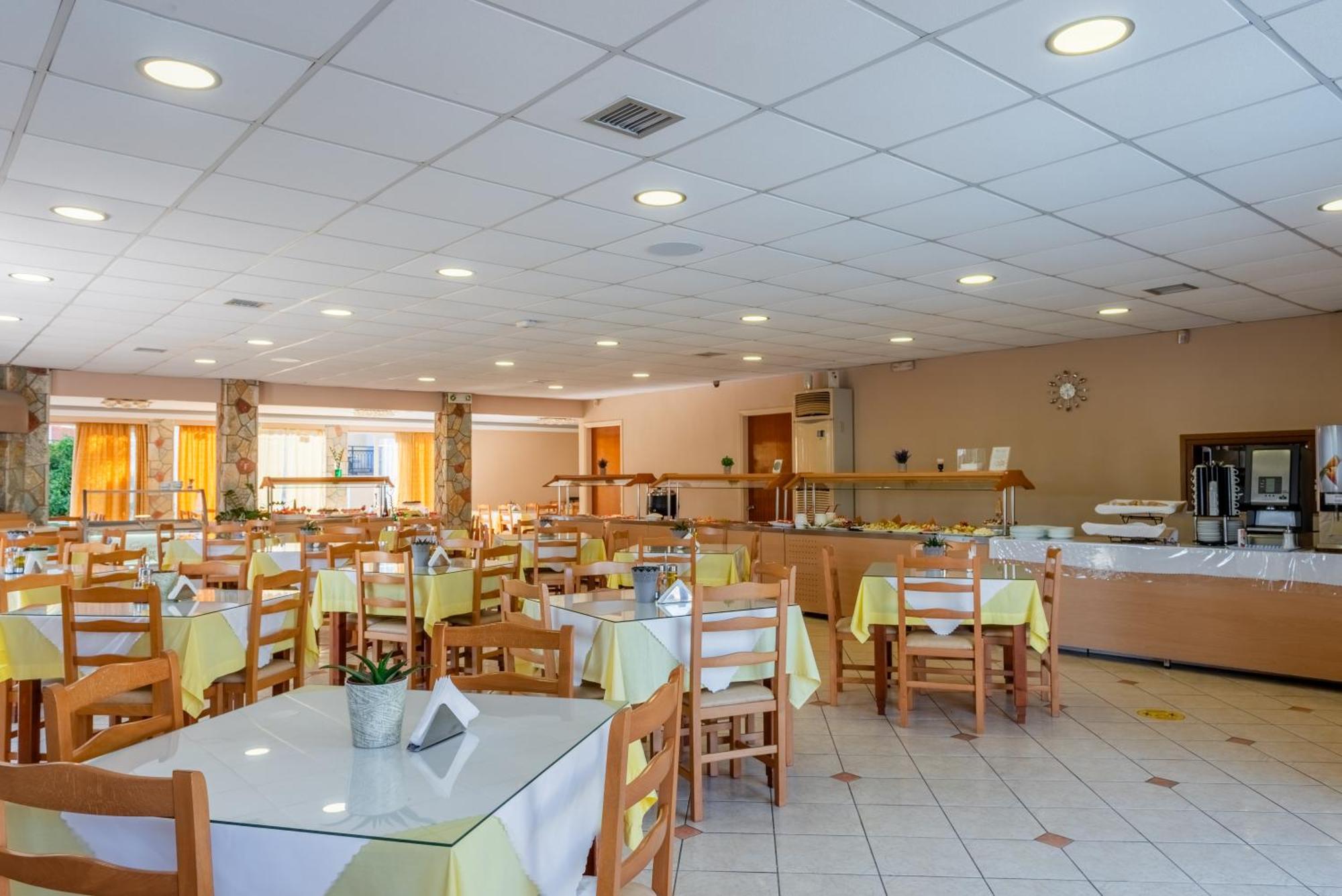 Village Inn Studios & Family Apartments Laganas Bagian luar foto