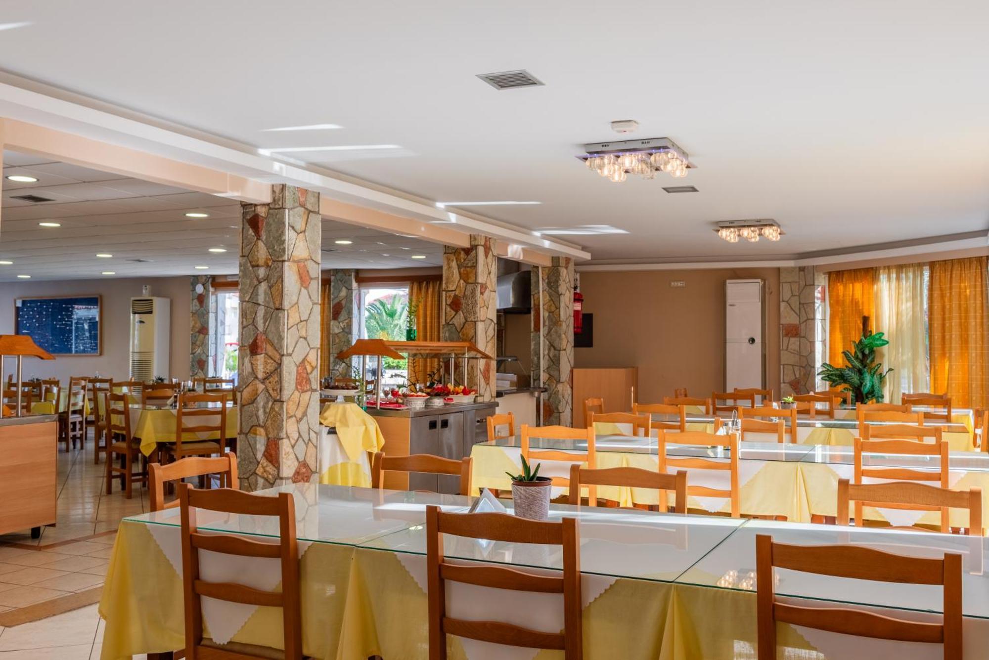 Village Inn Studios & Family Apartments Laganas Bagian luar foto