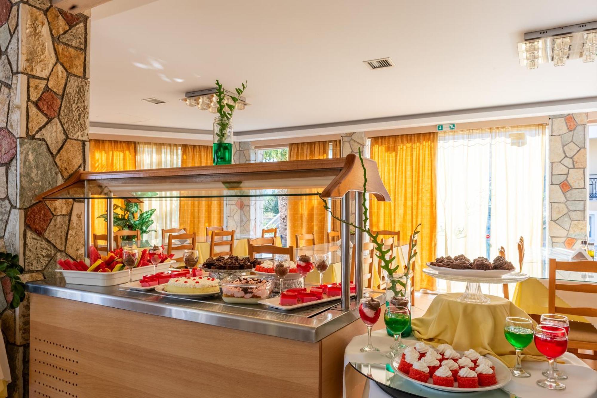 Village Inn Studios & Family Apartments Laganas Bagian luar foto