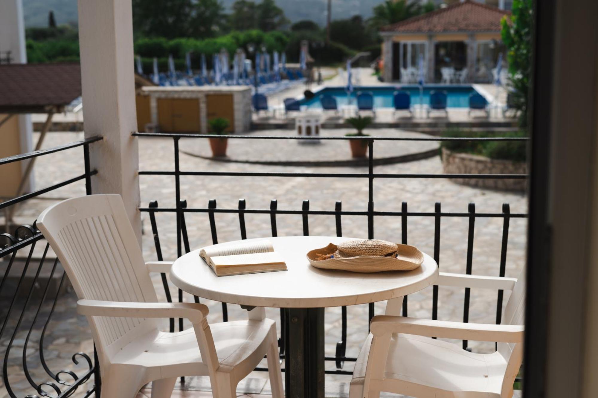 Village Inn Studios & Family Apartments Laganas Bagian luar foto
