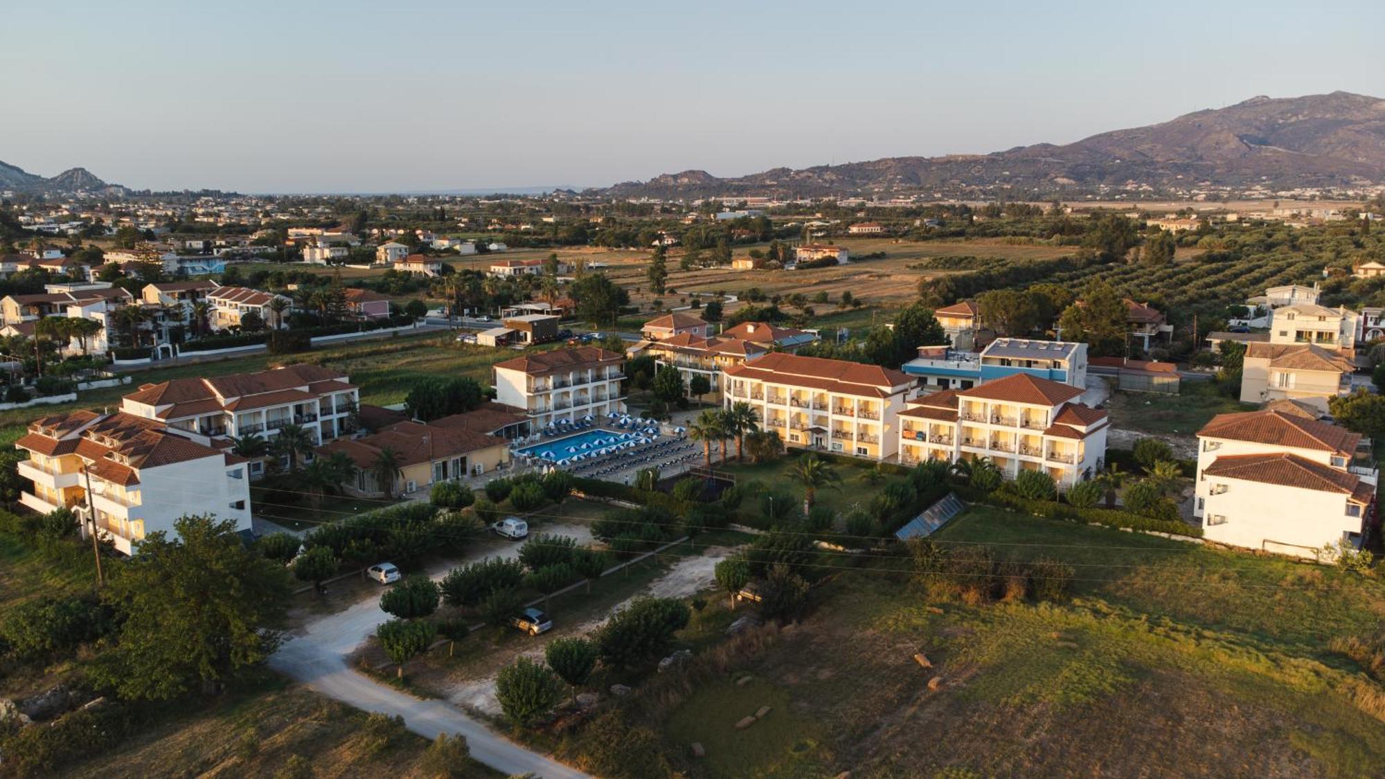 Village Inn Studios & Family Apartments Laganas Bagian luar foto