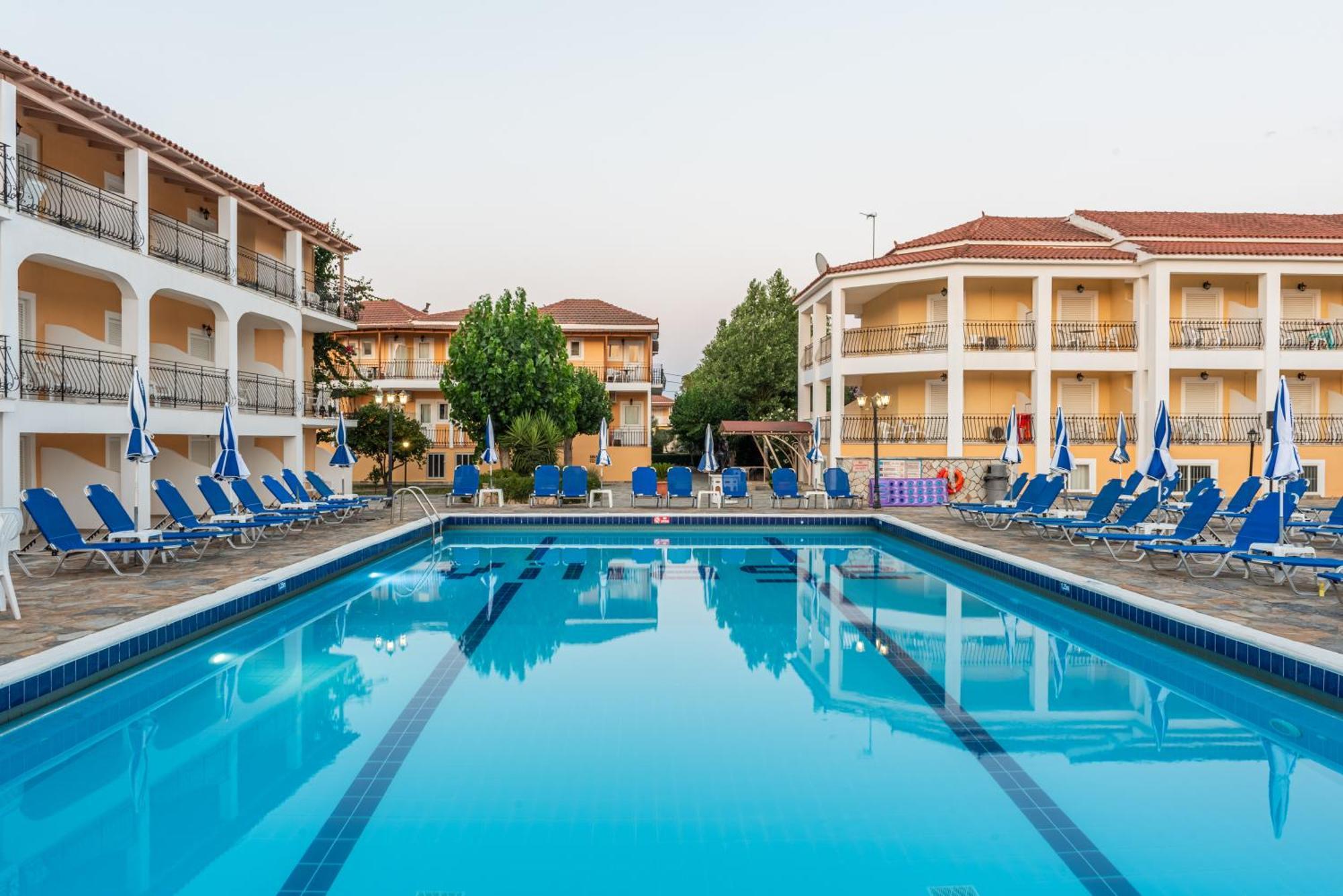 Village Inn Studios & Family Apartments Laganas Bagian luar foto