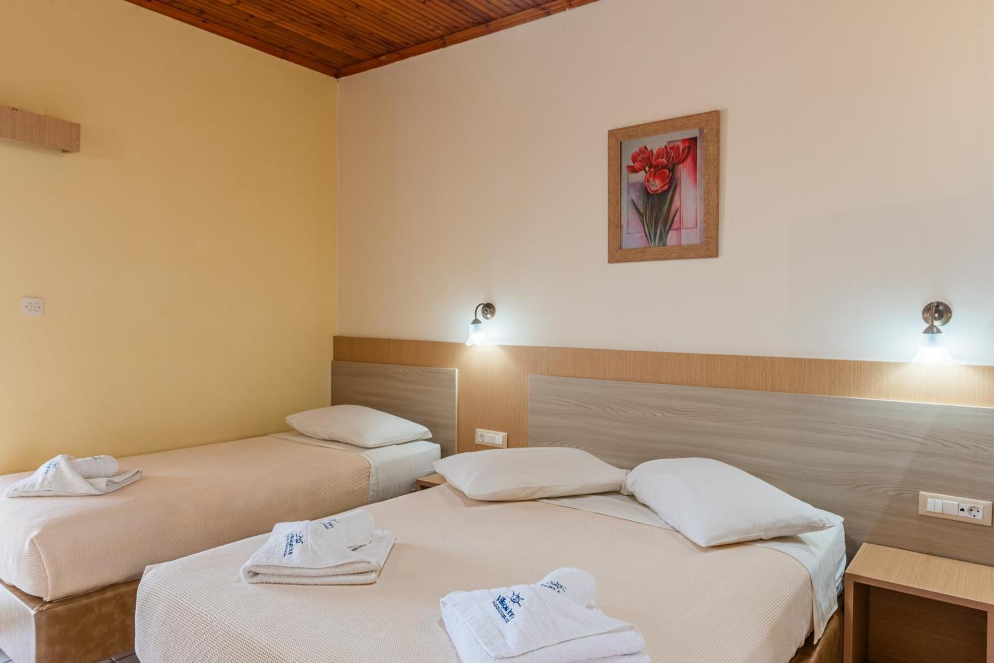 Village Inn Studios & Family Apartments Laganas Bagian luar foto