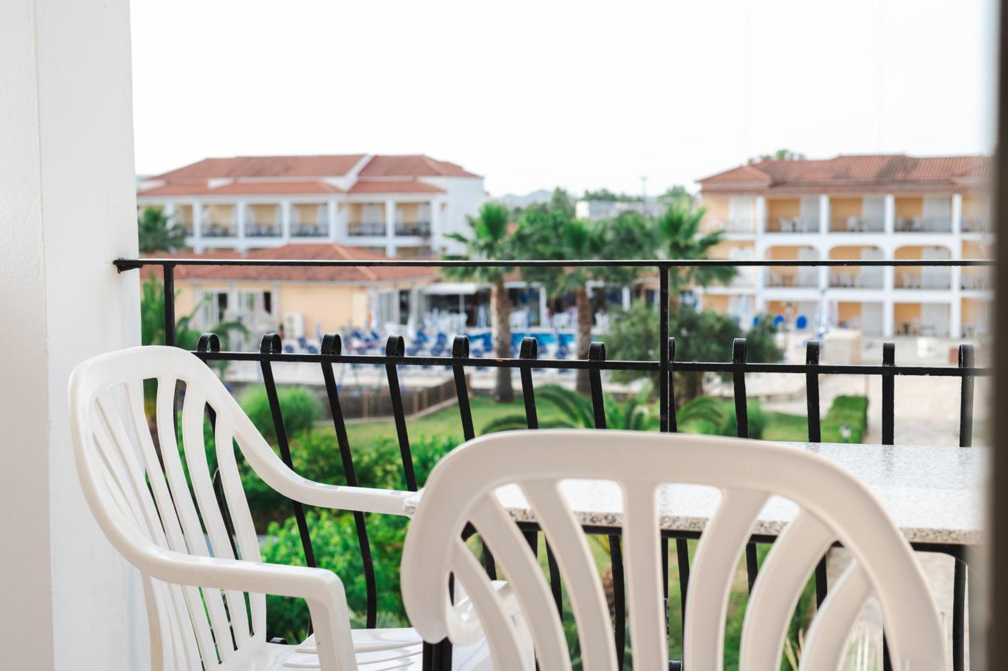 Village Inn Studios & Family Apartments Laganas Bagian luar foto