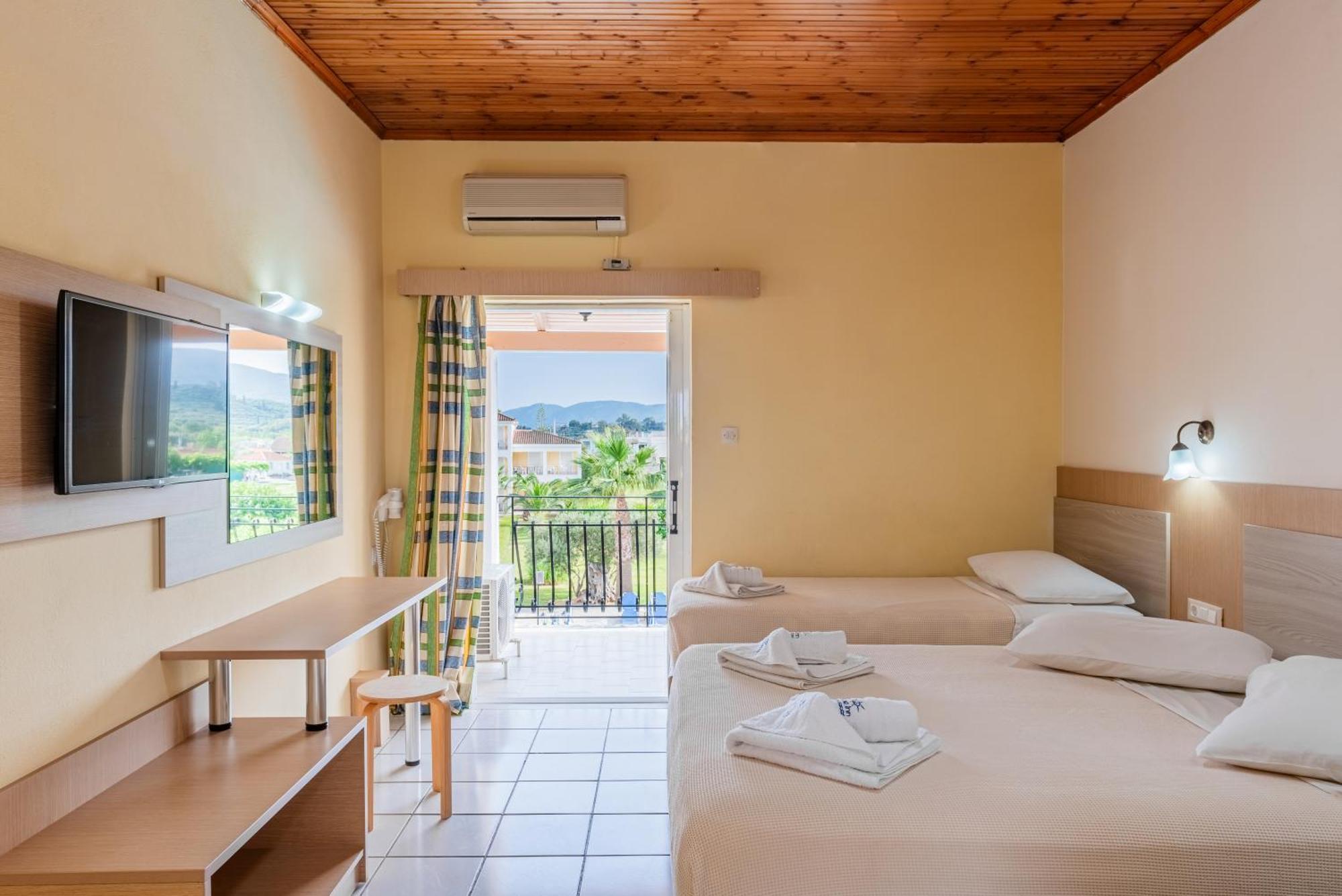 Village Inn Studios & Family Apartments Laganas Bagian luar foto