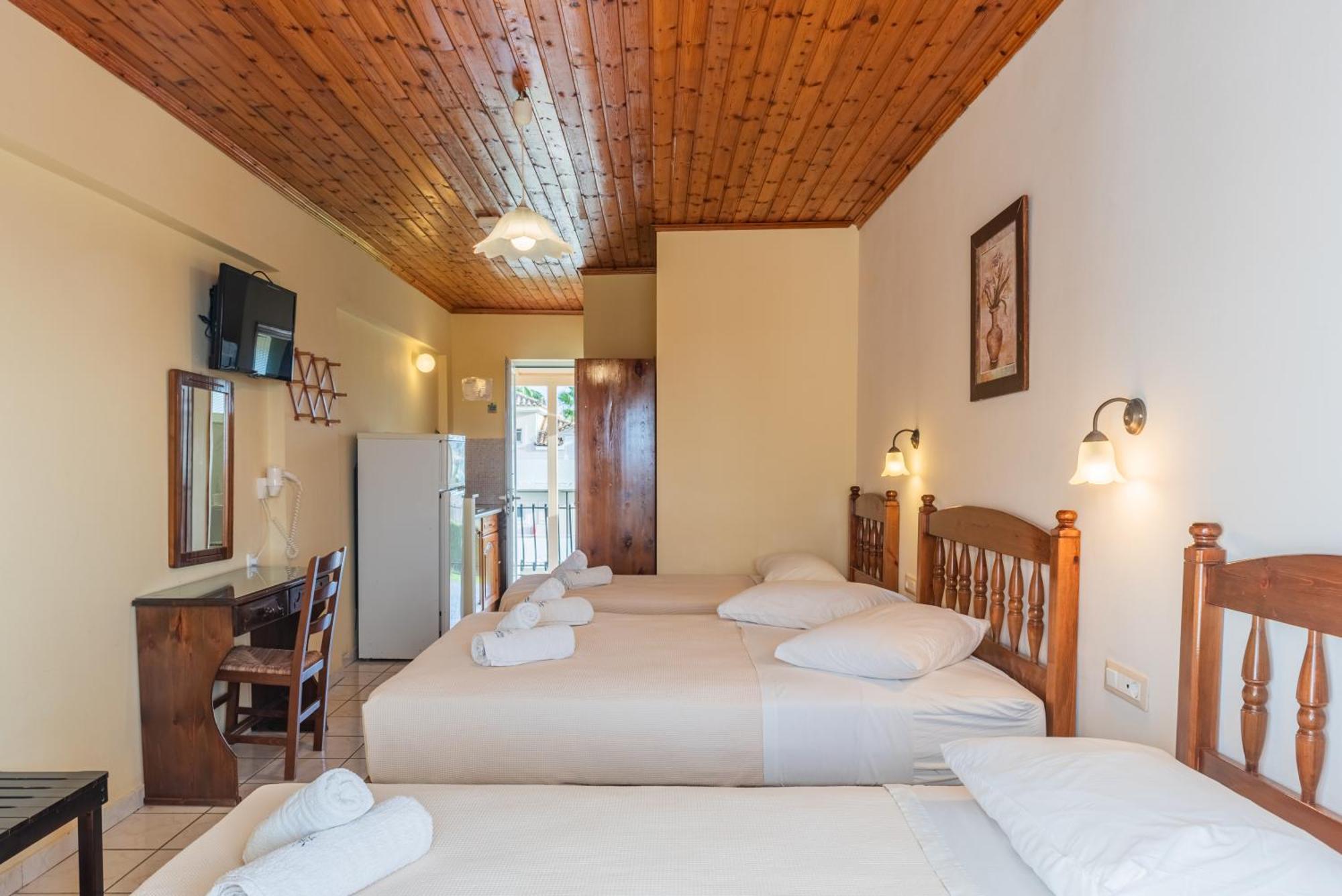 Village Inn Studios & Family Apartments Laganas Bagian luar foto